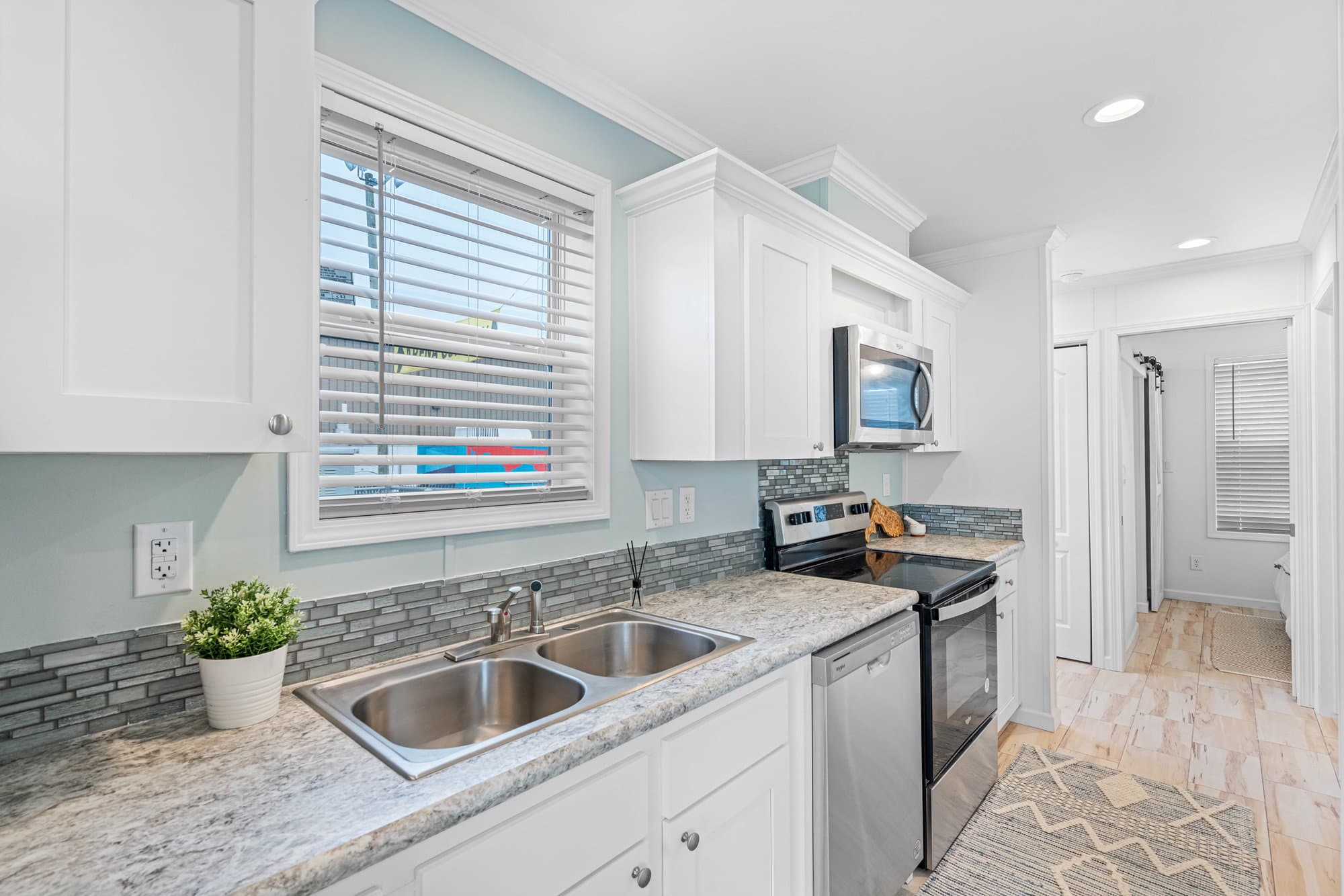 Paradise kitchen home features