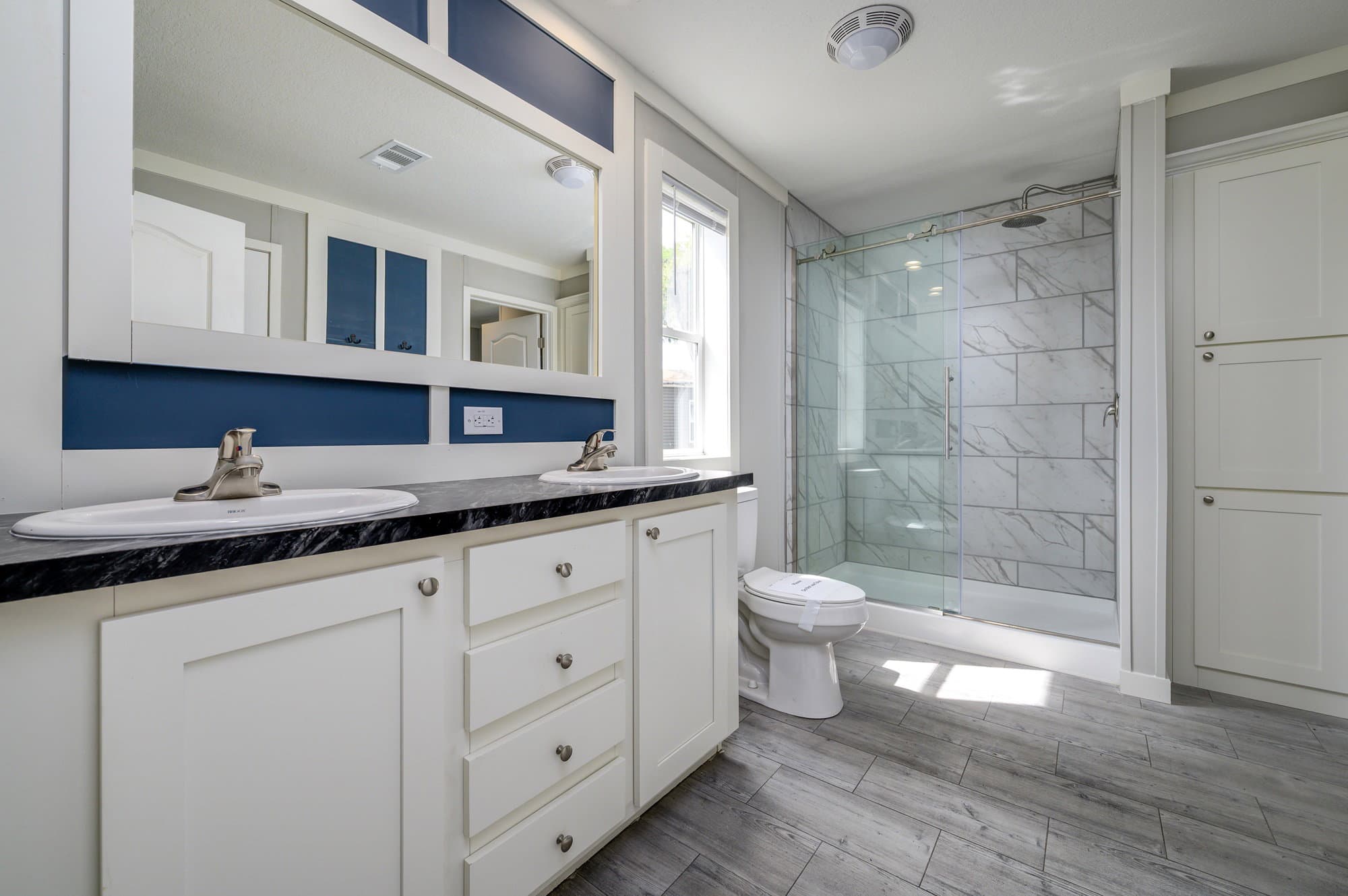 Marco 54 bathroom home features