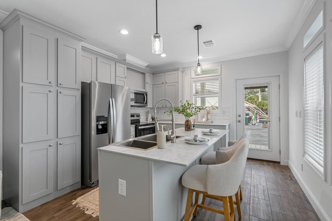 Daisy kitchen home features