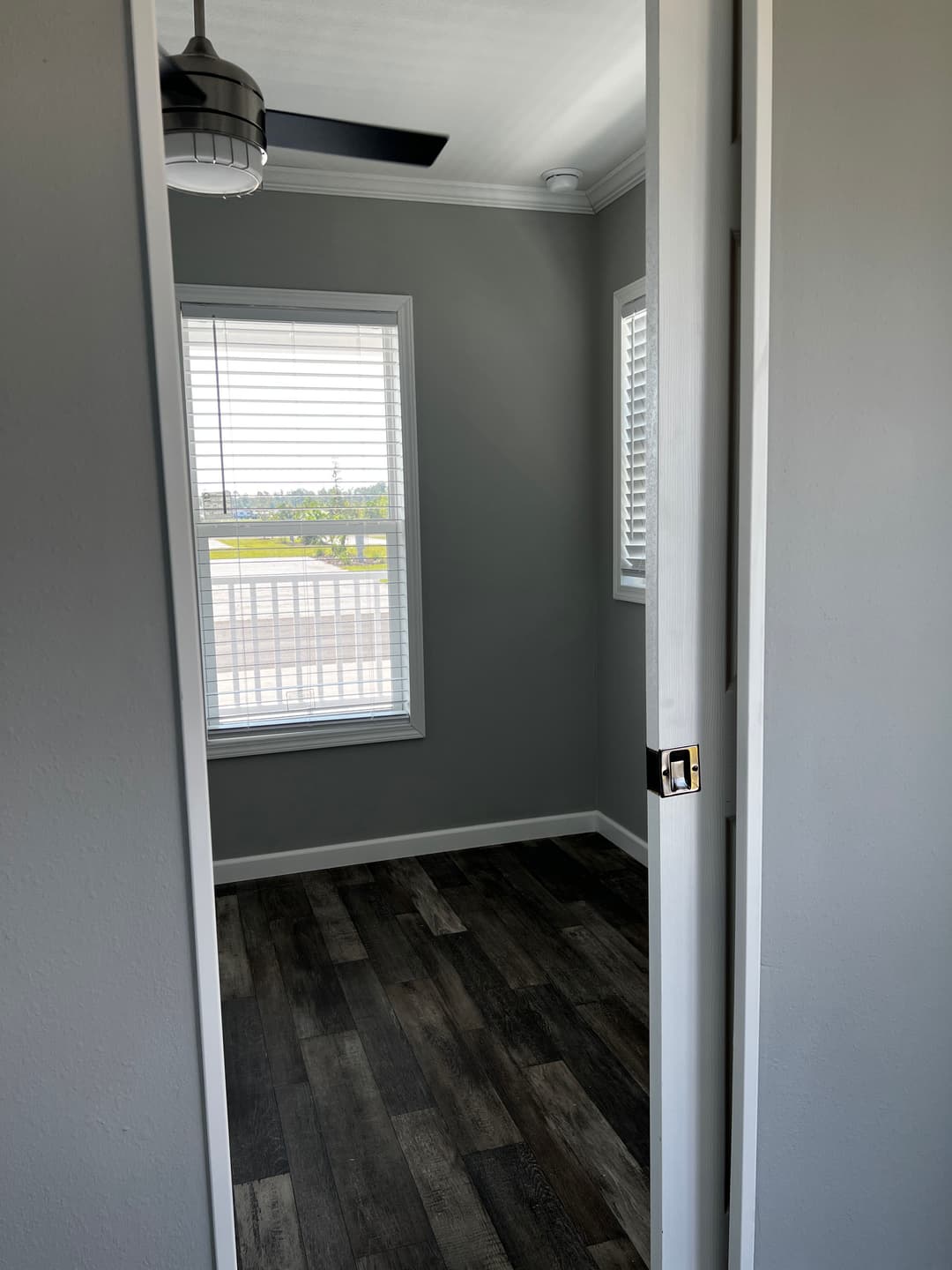 Hawk 12422a interior and bedroom home features