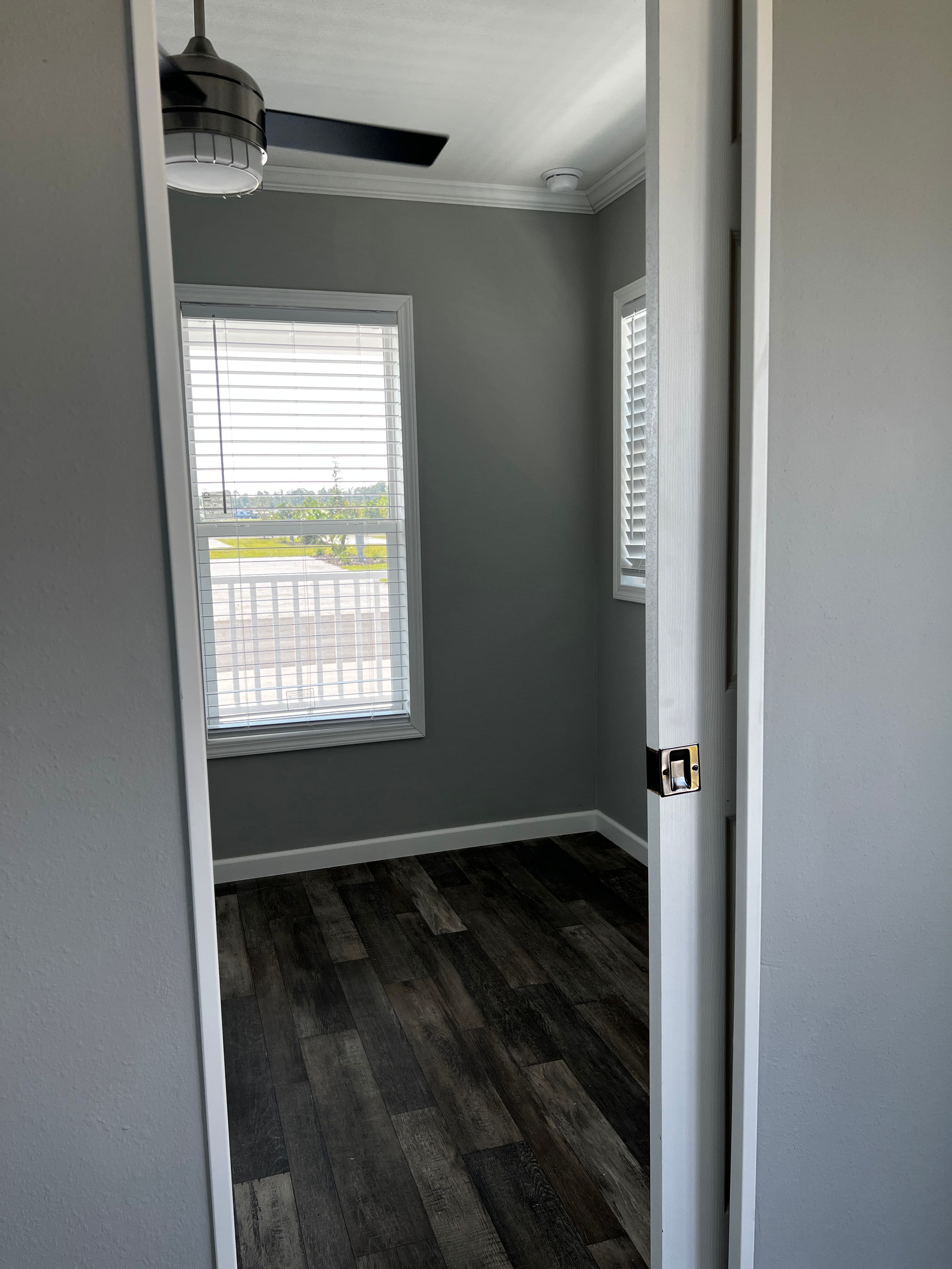 Hawk 12422a interior and bedroom home features