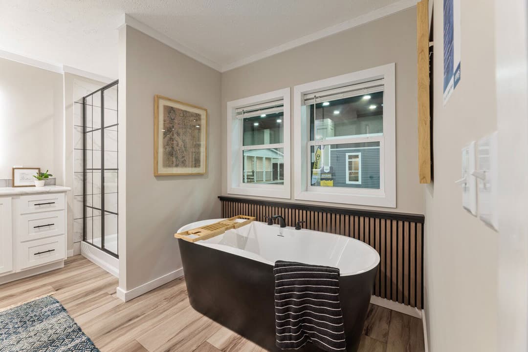 The atmos | 28603n | hud bathroom home features