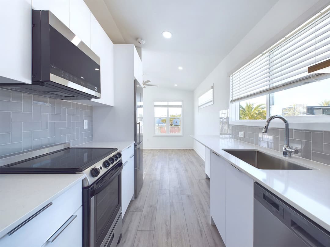 Salt rock interior and kitchen home features