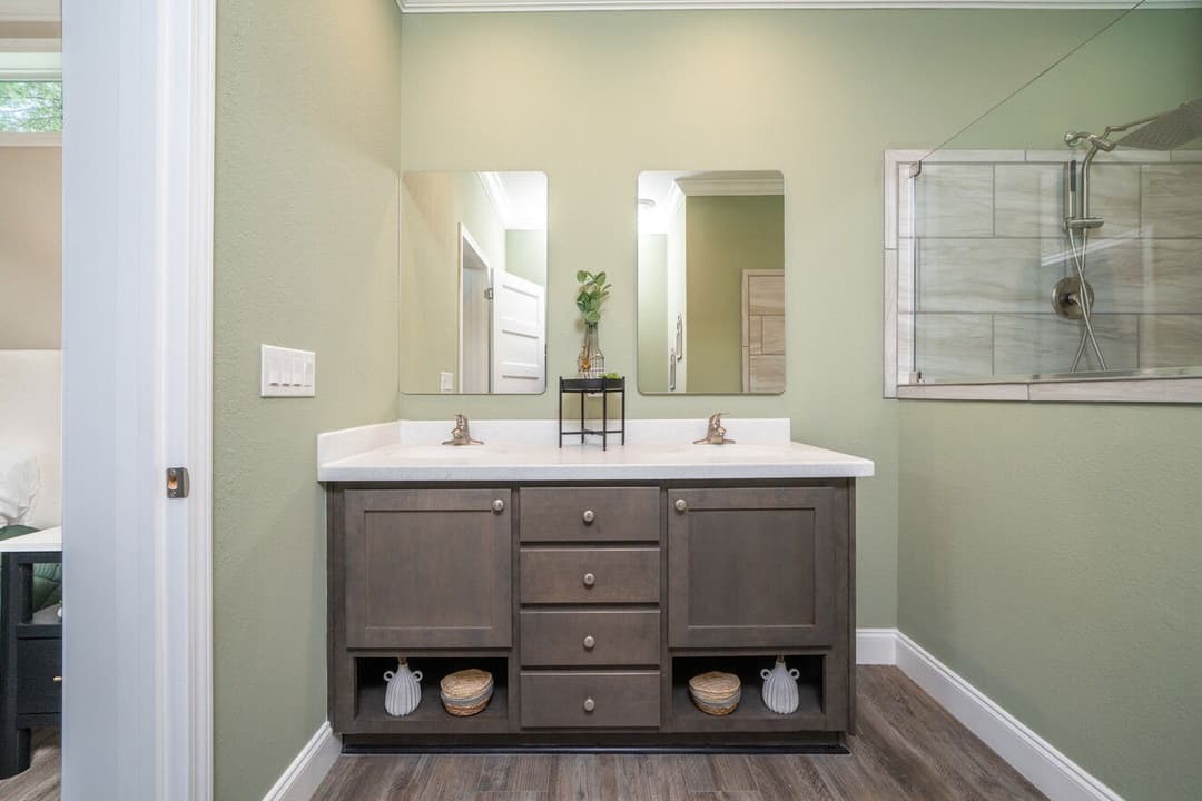 The chariot | 24442a | hud bathroom home features