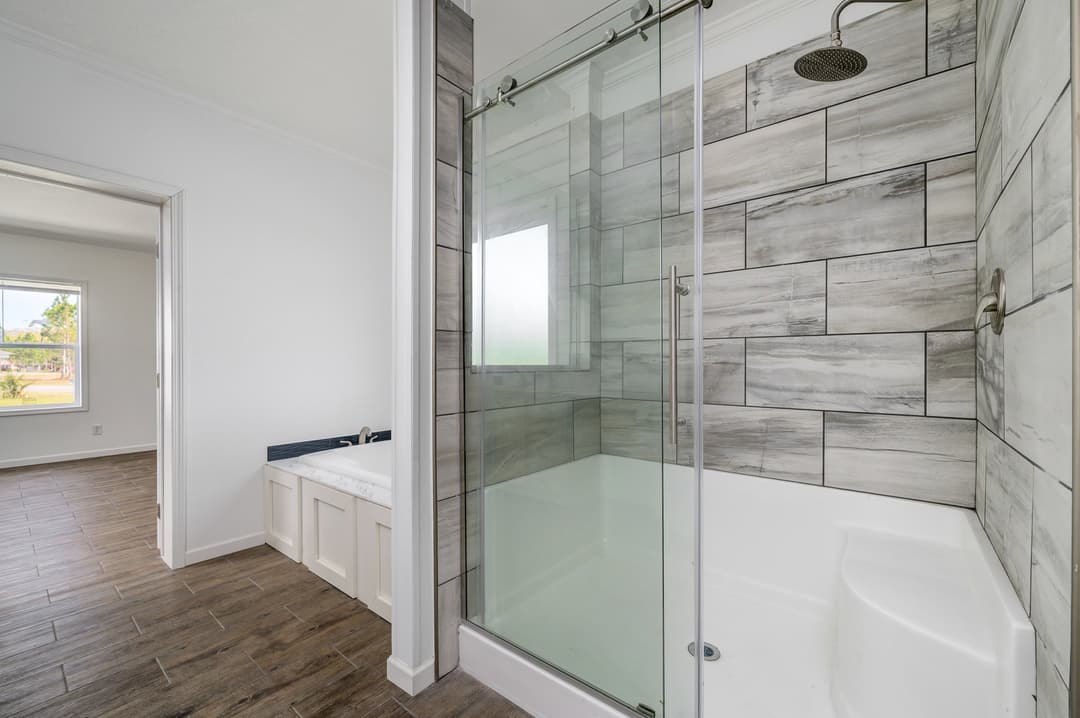 Daphne bathroom home features