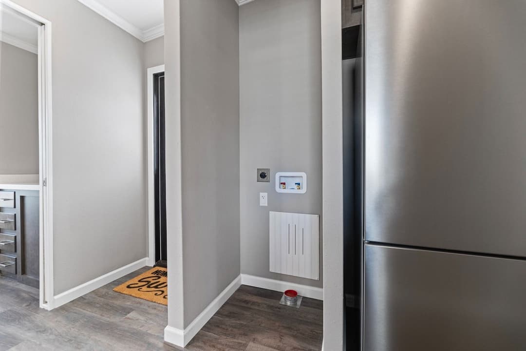 Wedge 13442s interior home features