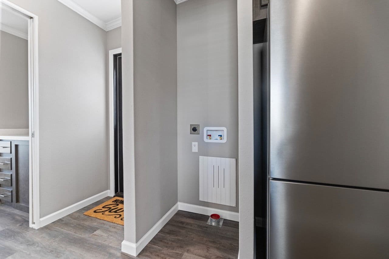 Wedge 13442s interior home features