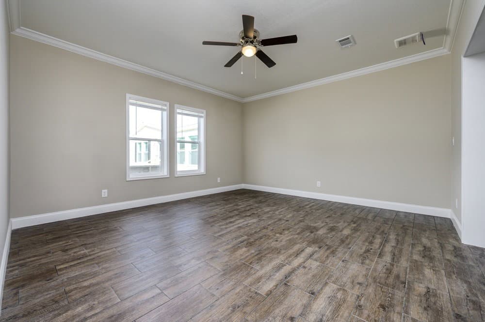 Marathon interior home features