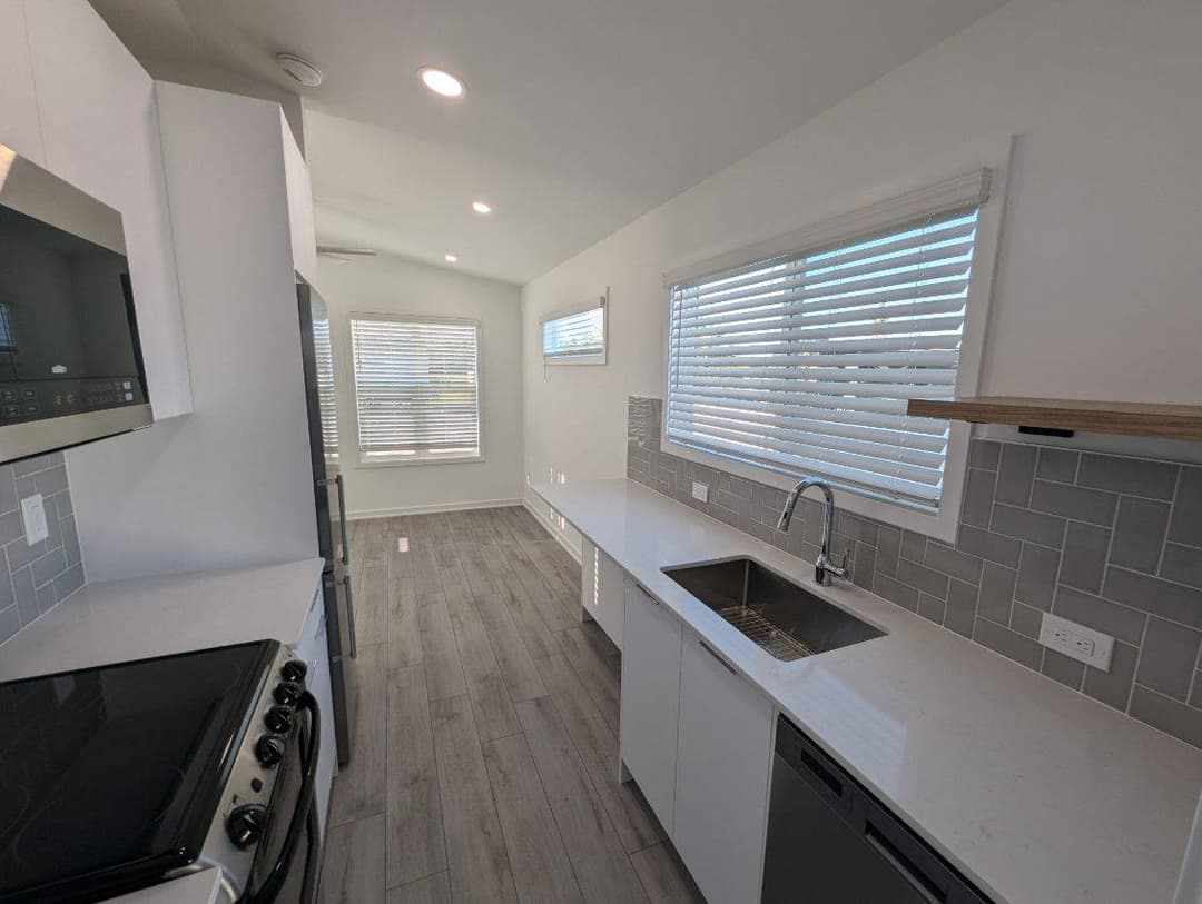 Salt rock interior and kitchen home features