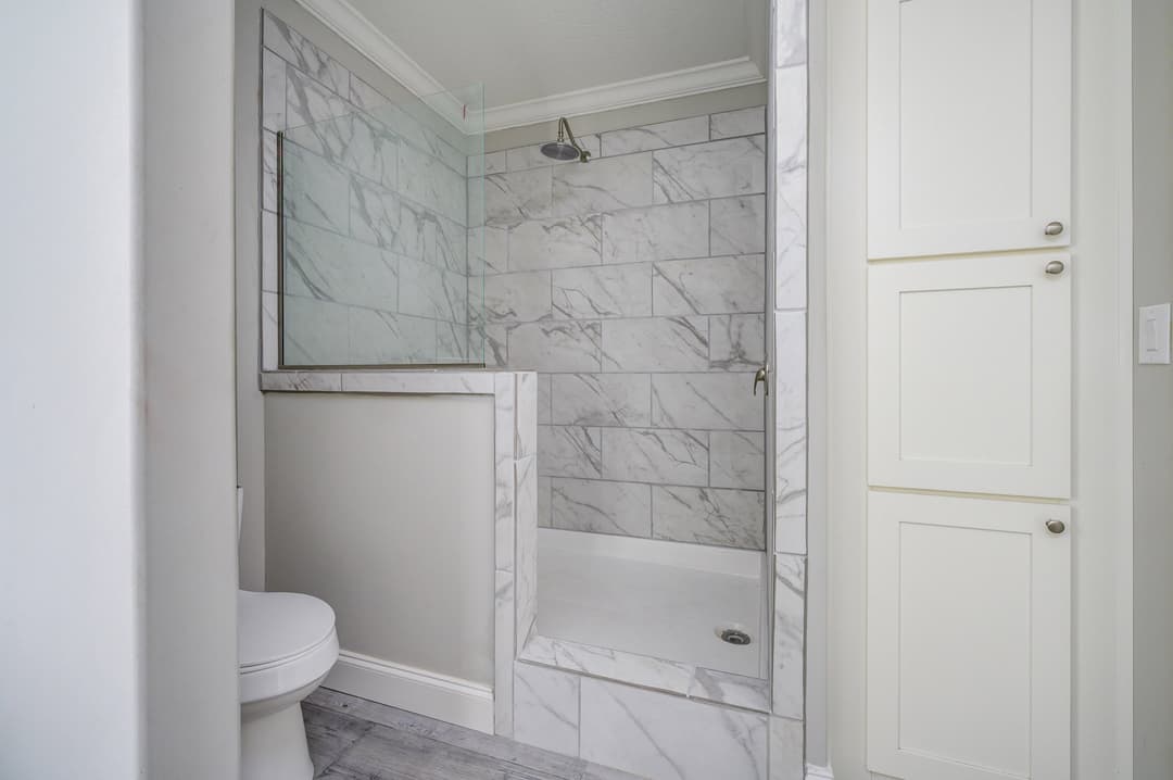 Loki bathroom home features