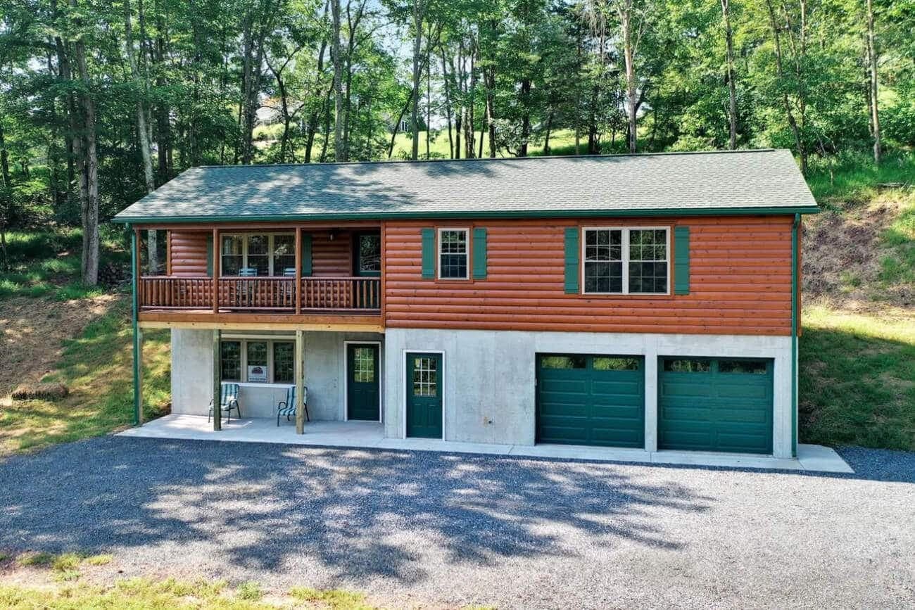 Frontier 2852 exterior home features