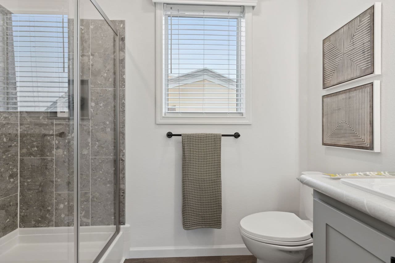 Calloway 239 bathroom home features
