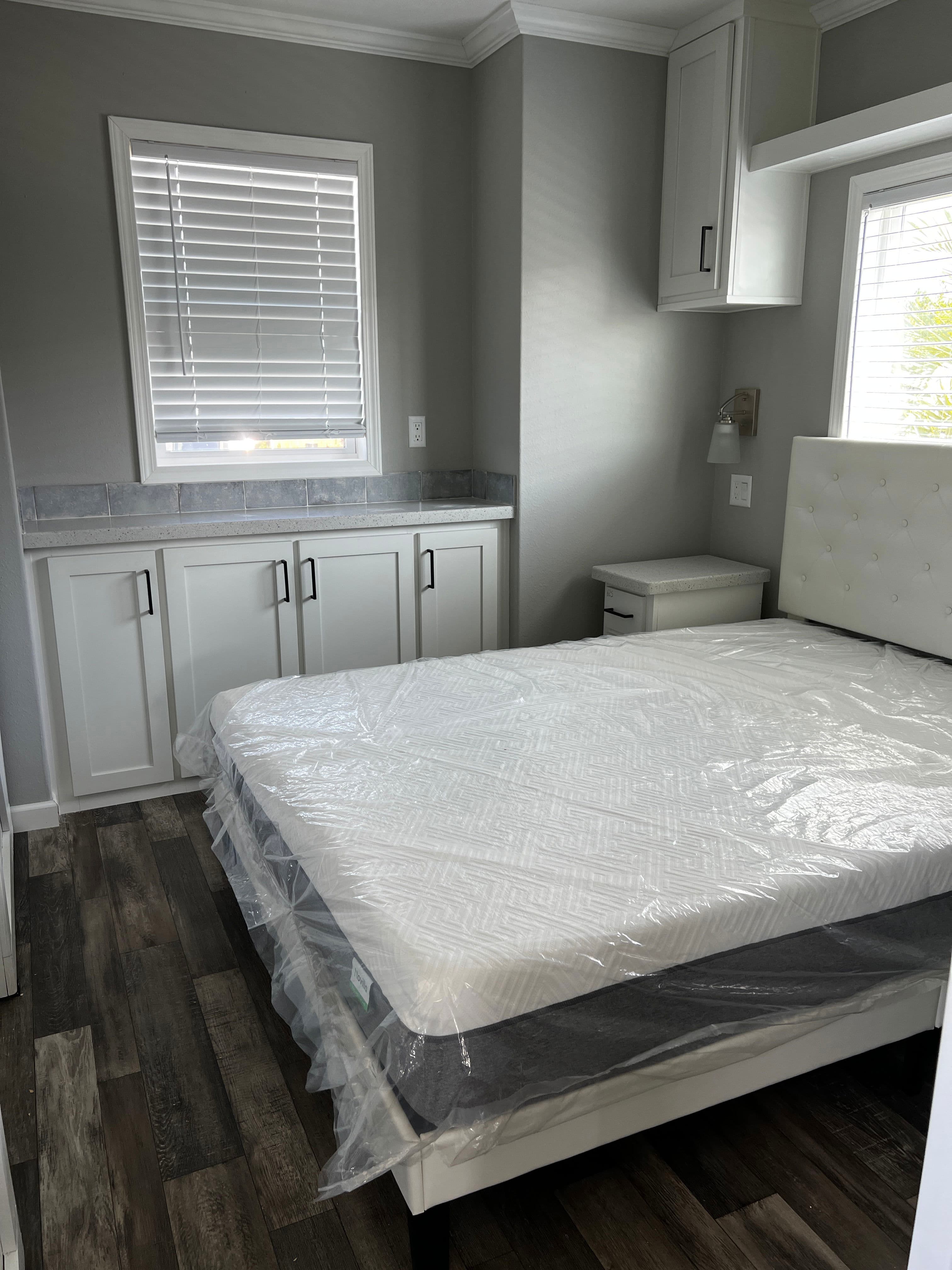 Hawk 12422a interior and bedroom home features