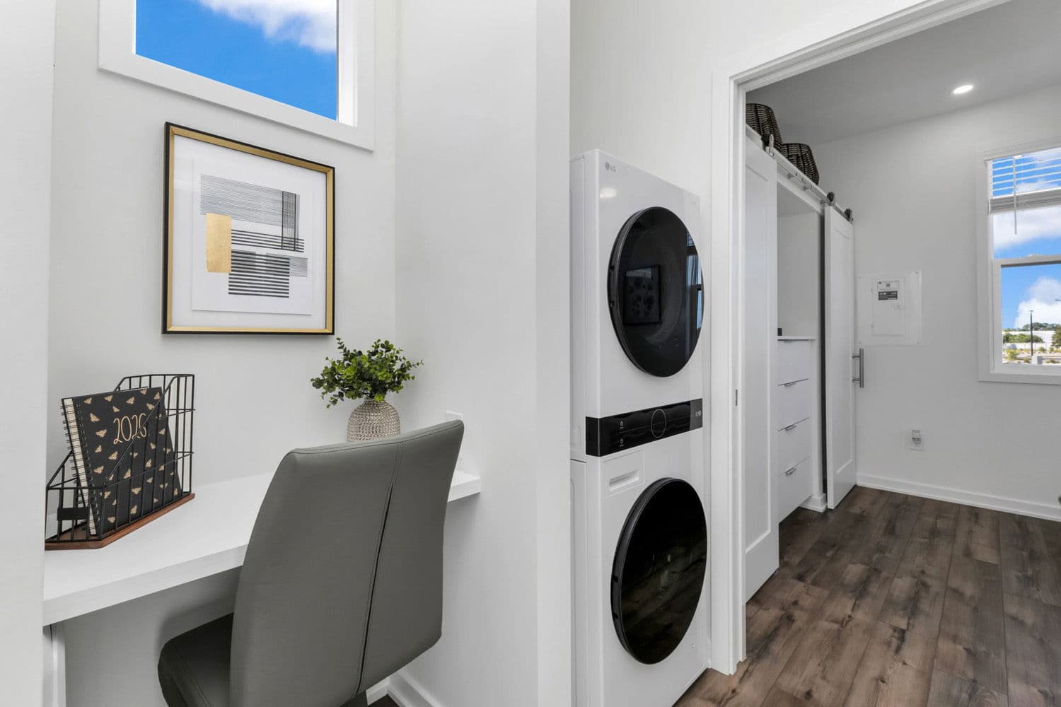 Casa blanca interior home features