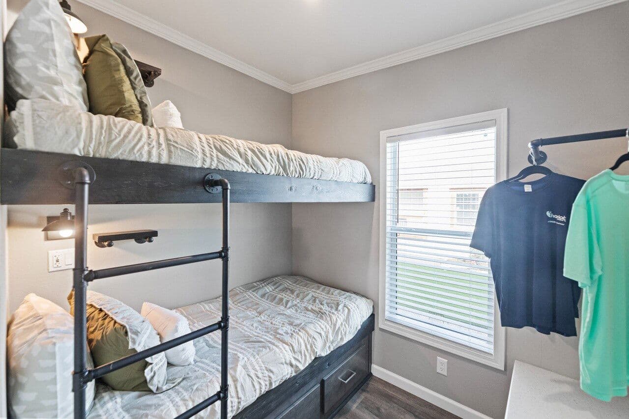 Wedge 13442s bedroom home features