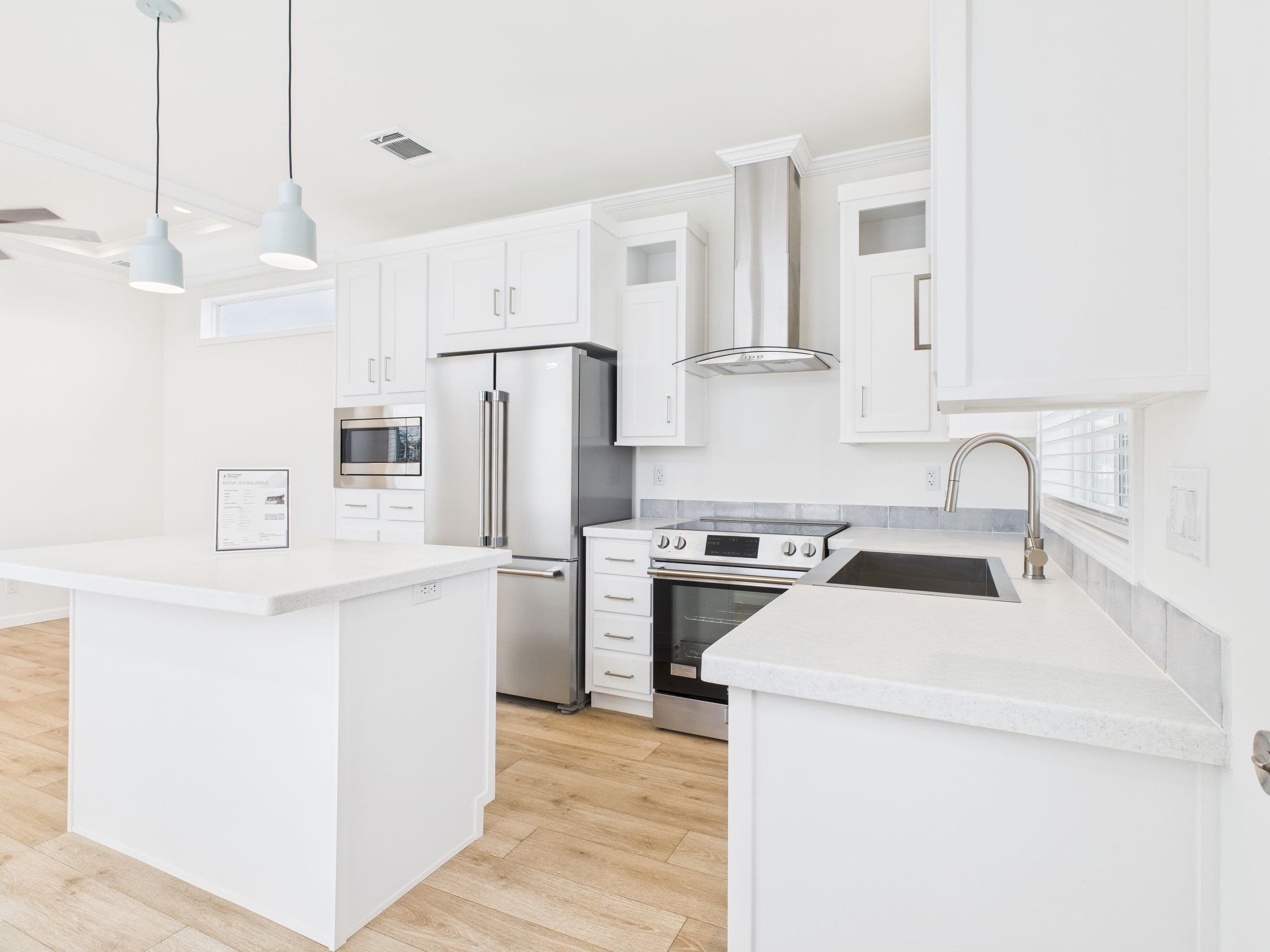 Lake charles 13381b interior and kitchen home features