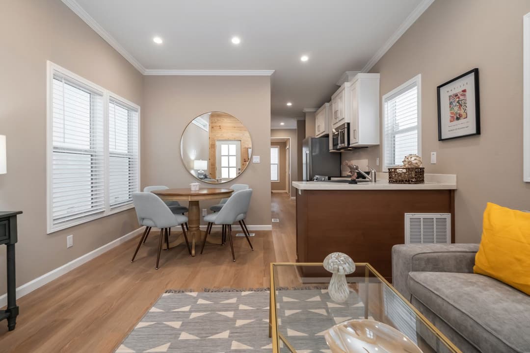 Wedge hk13382s interior home features