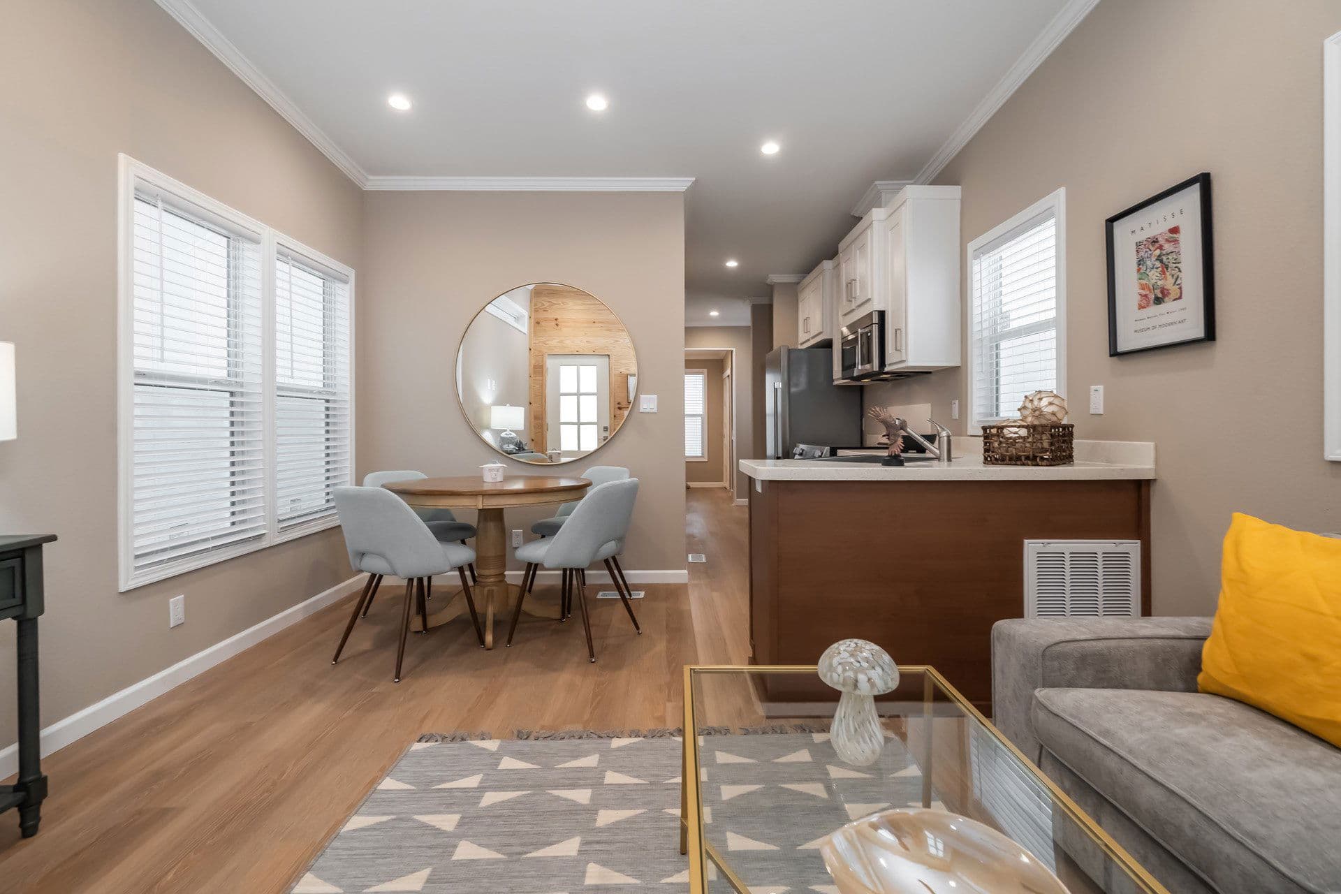 Wedge hk13382s interior home features