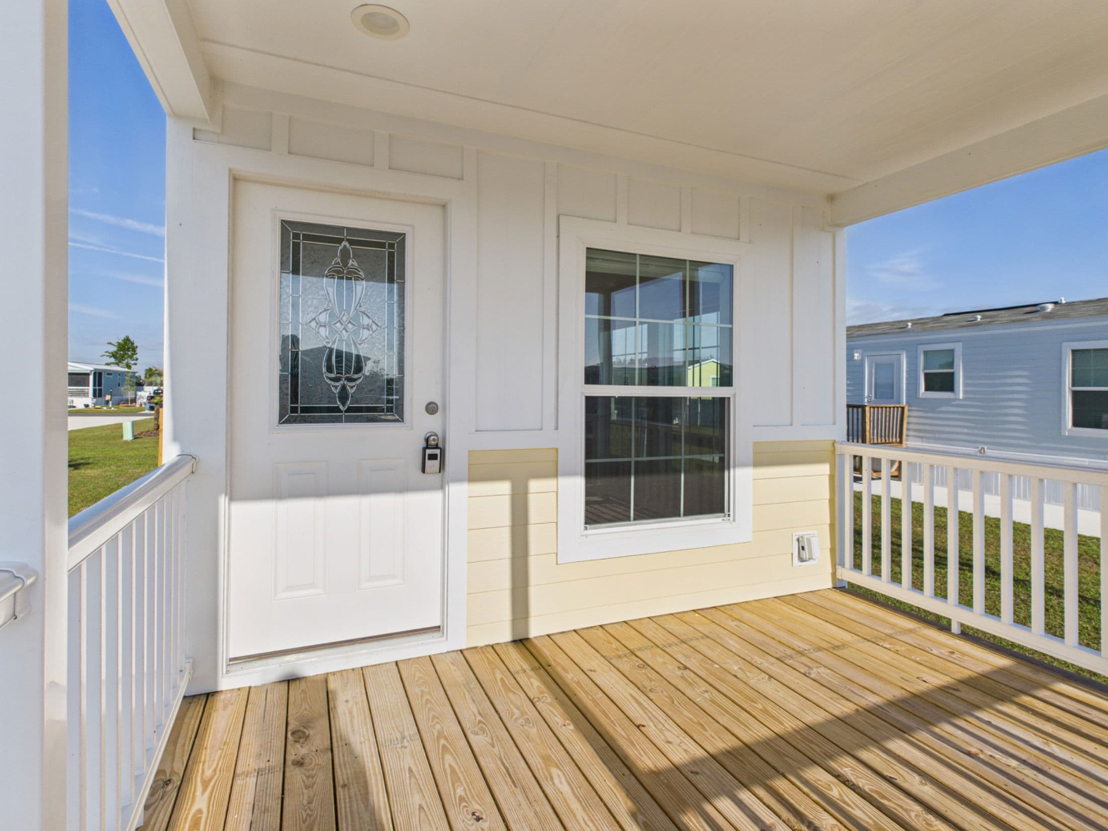 The rose 12401u exterior home features