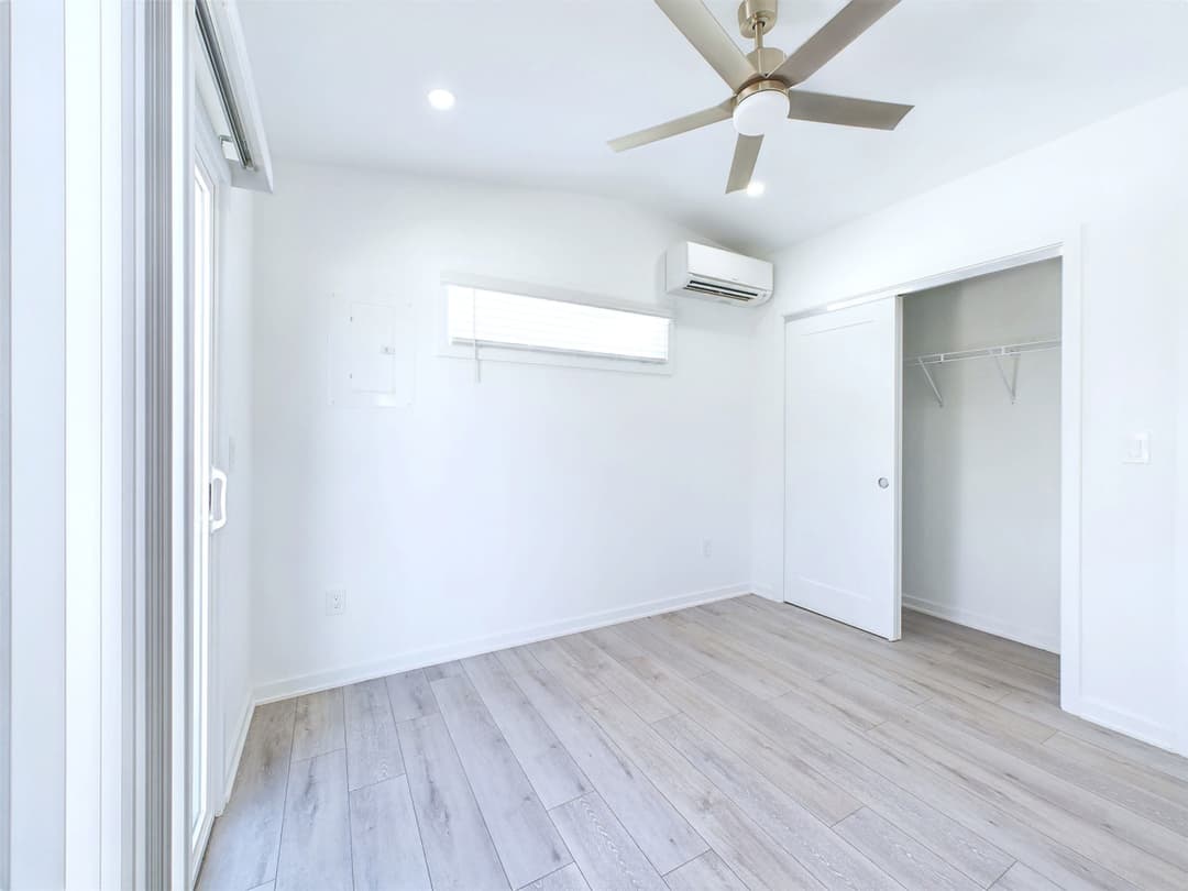 Salt rock interior and bedroom home features