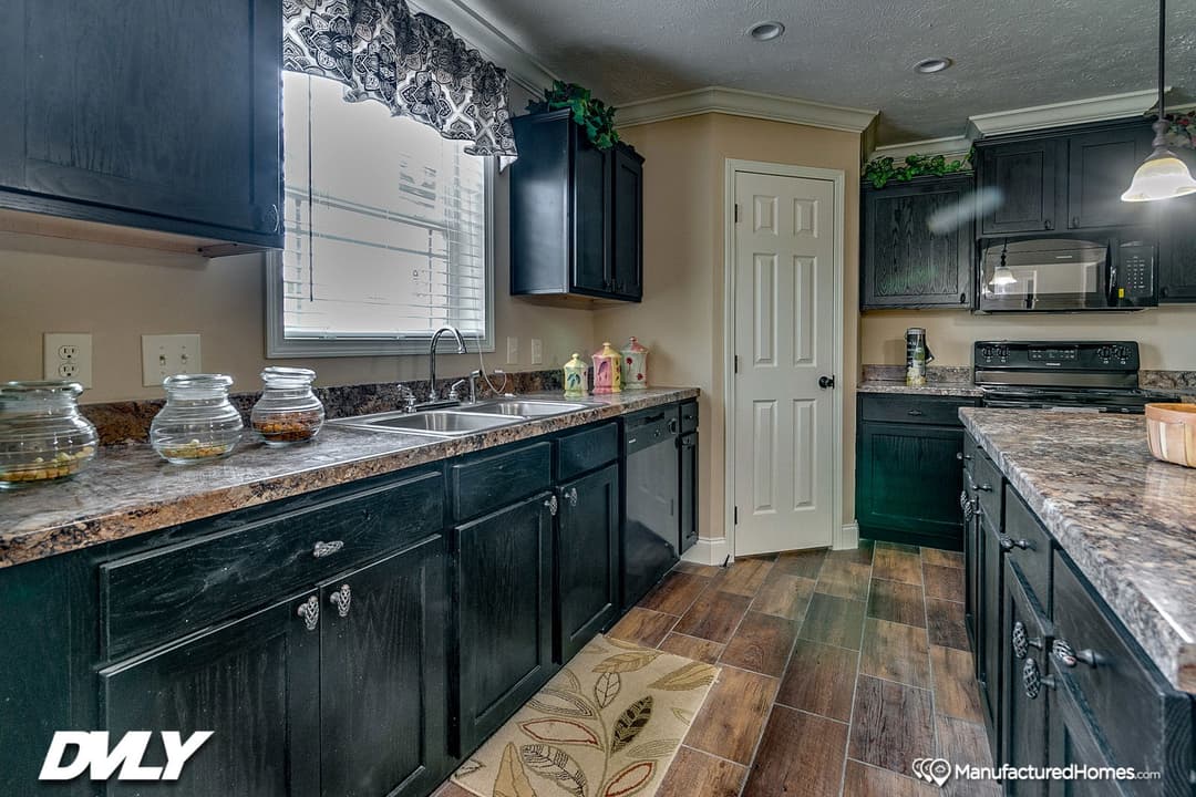 Brooks pointe kitchen home features