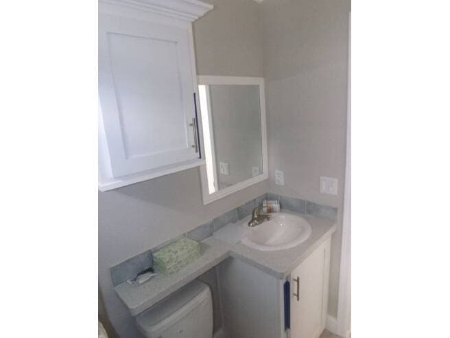 Eagle 15461a interior and bathroom home features