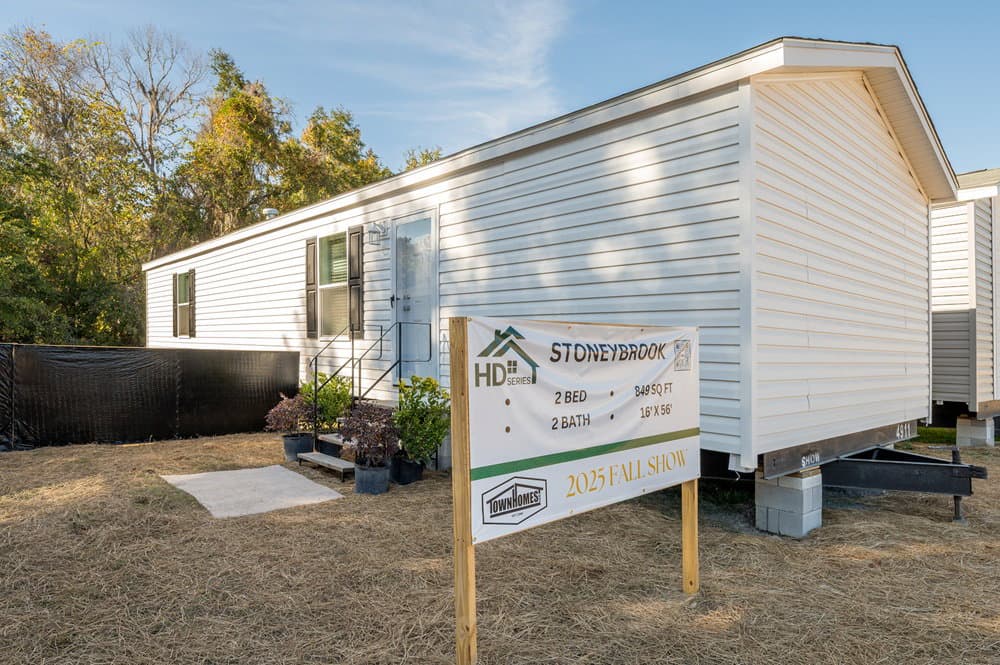 Stoneybrook elevation and exterior home features