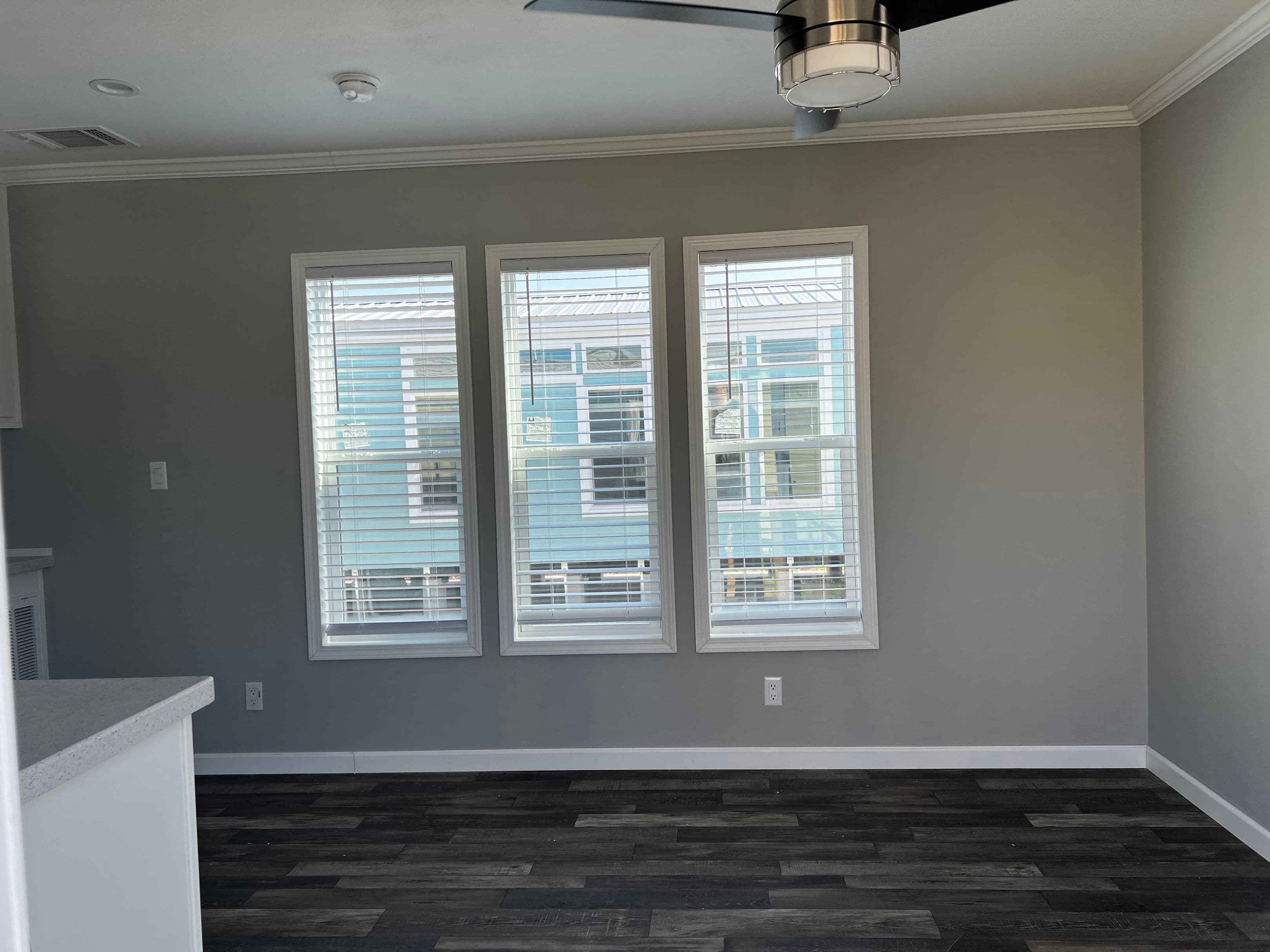 Hawk 12422a interior home features