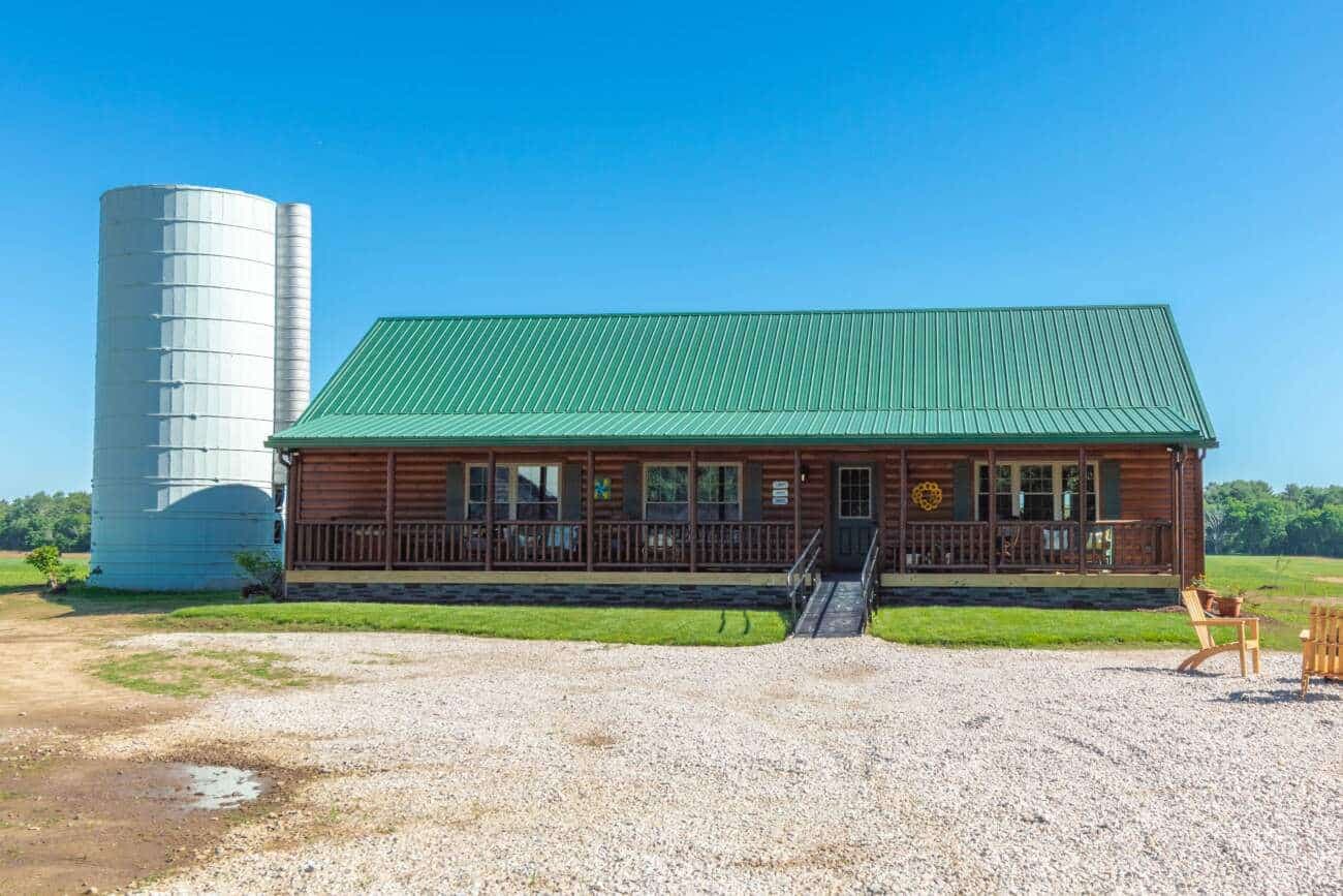 Musketeer 2636 exterior home features