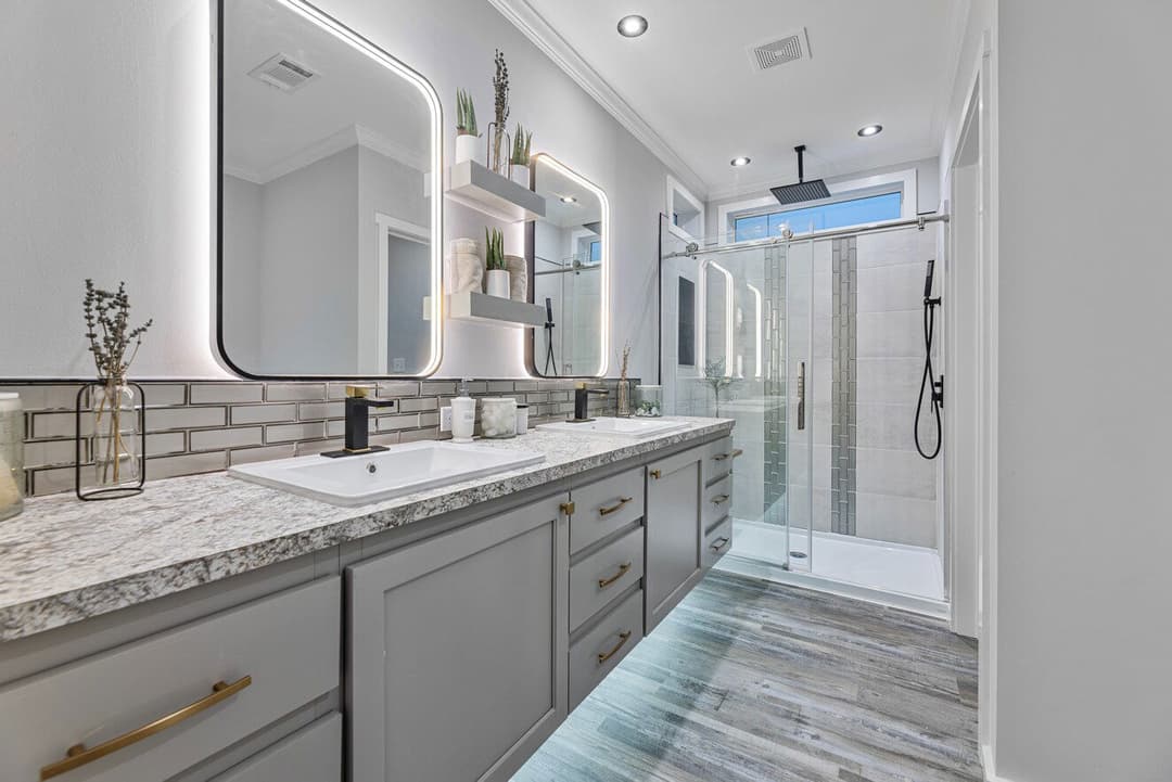 The davan | 28683a | hud bathroom home features