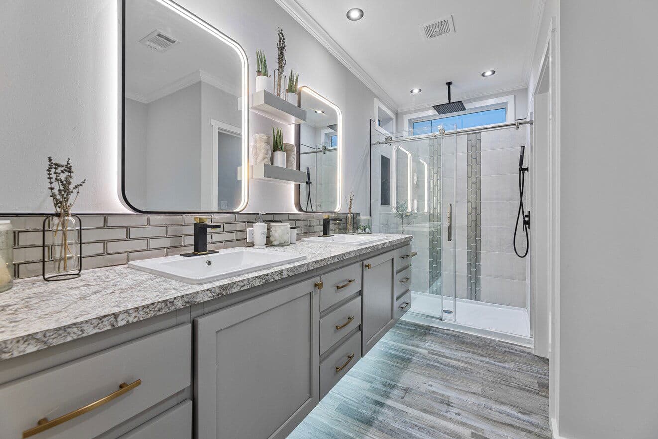 The davan | 28683a | hud bathroom home features