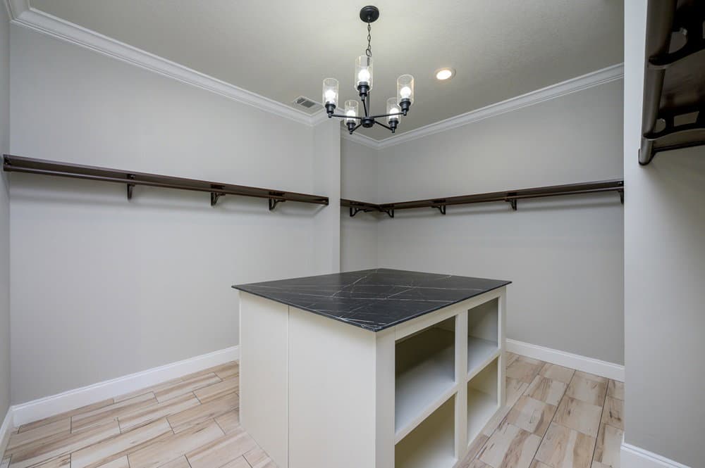 Edgewater ii interior home features