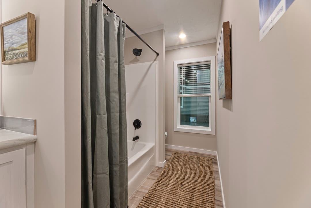 The atmos | 28603n | hud bathroom home features