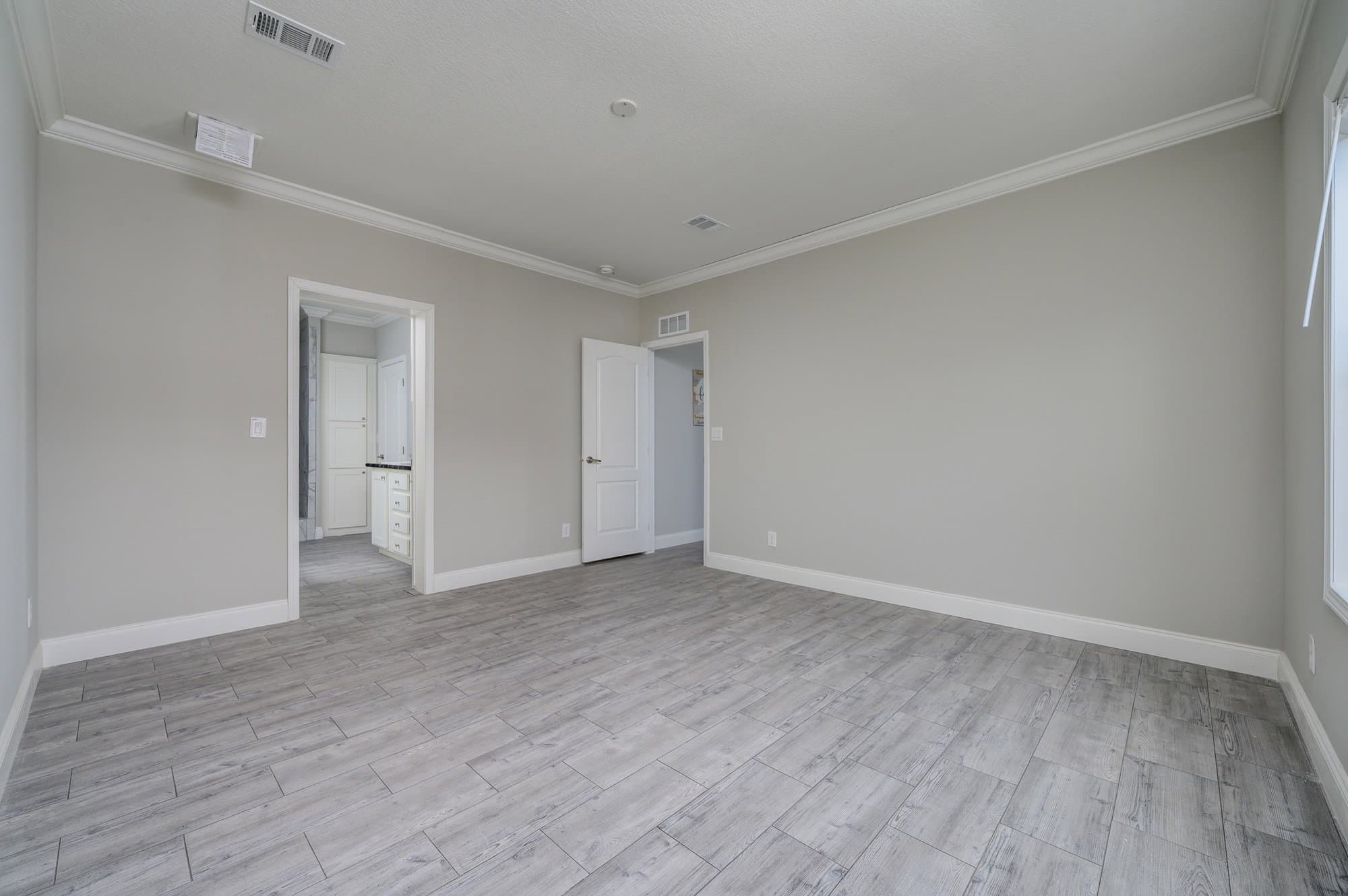 Loki bedroom home features