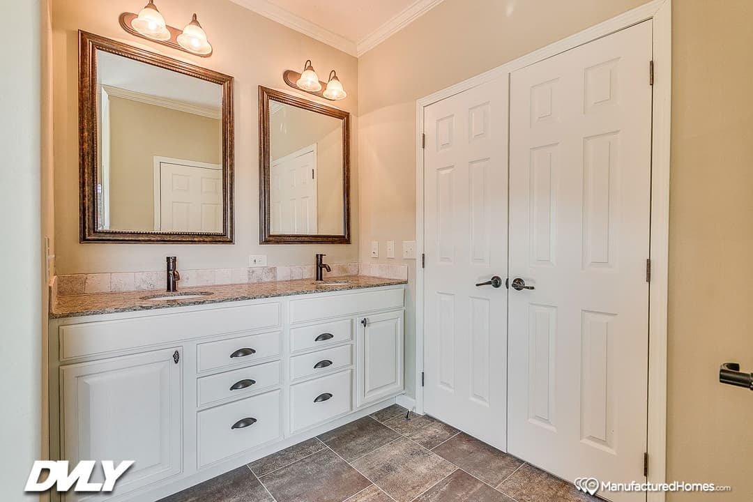 Briarritz bathroom home features