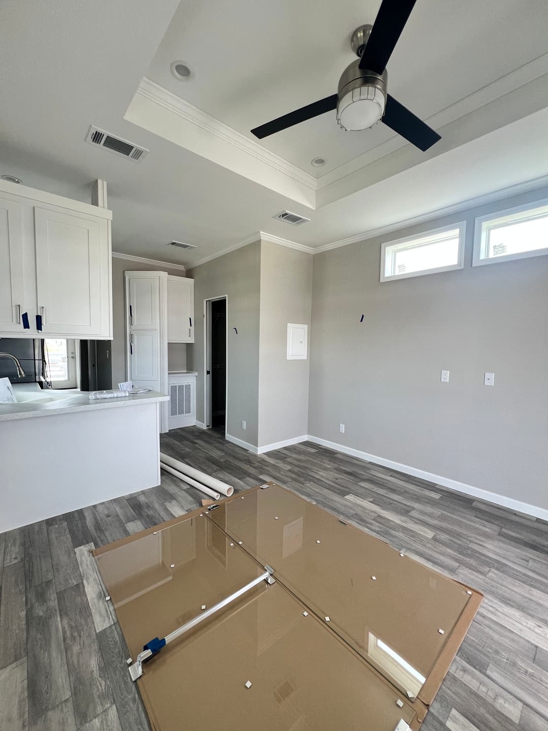 Hawk elite 13381d interior home features