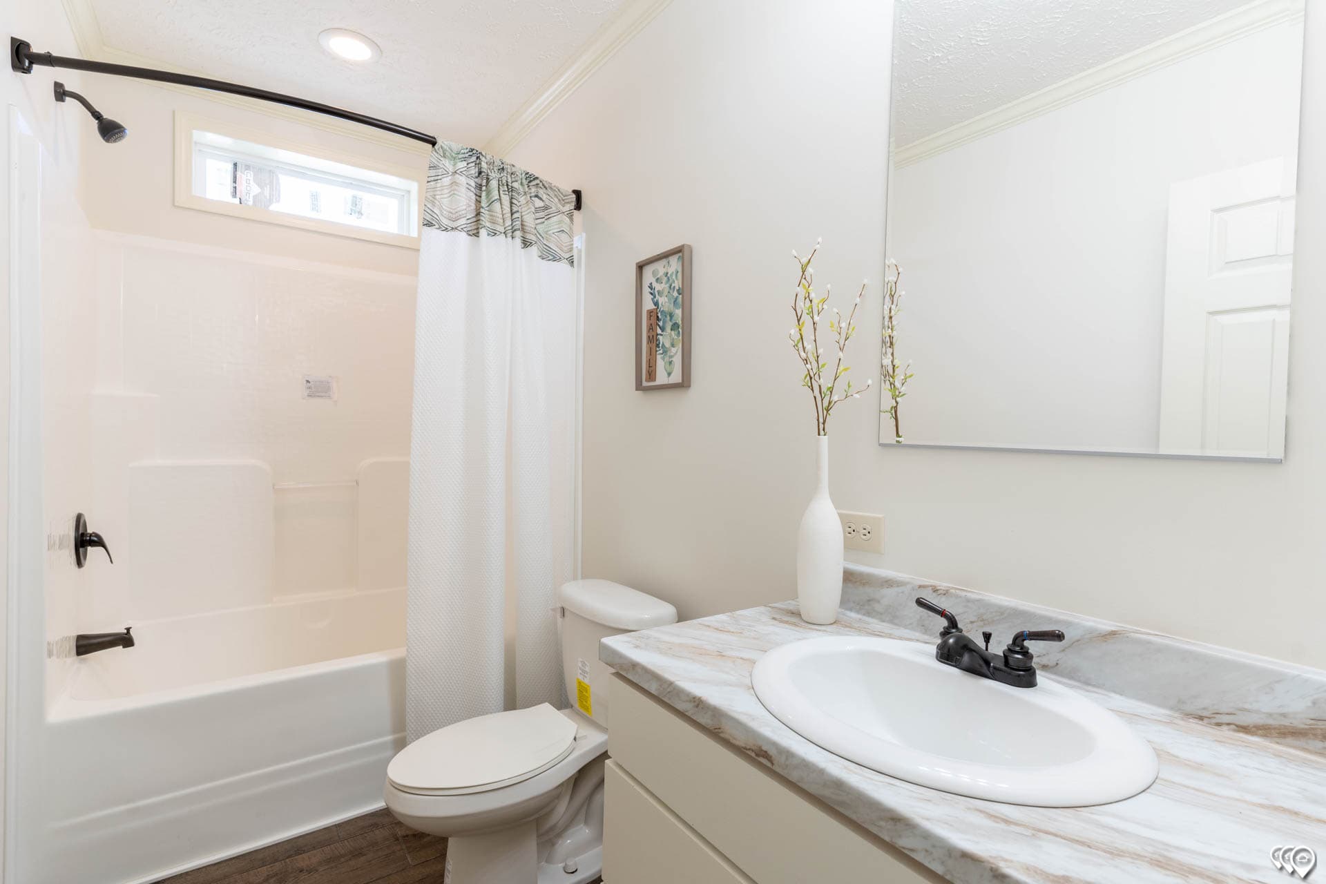 Aimon 4br bathroom home features