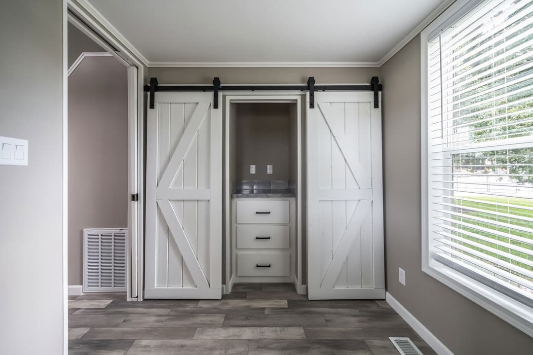 The glacier | 11351g | ansi interior home features