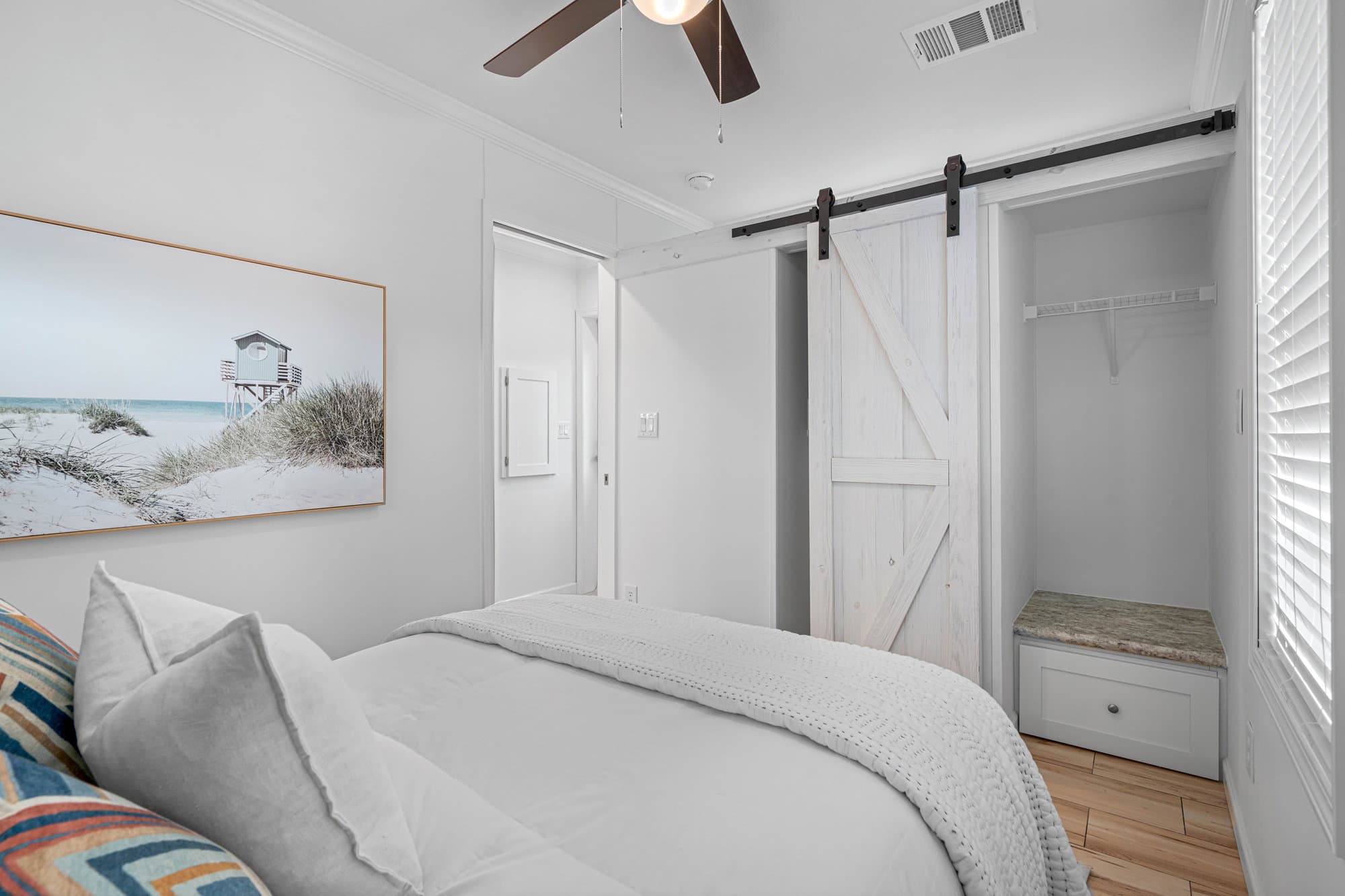 Paradise bedroom home features