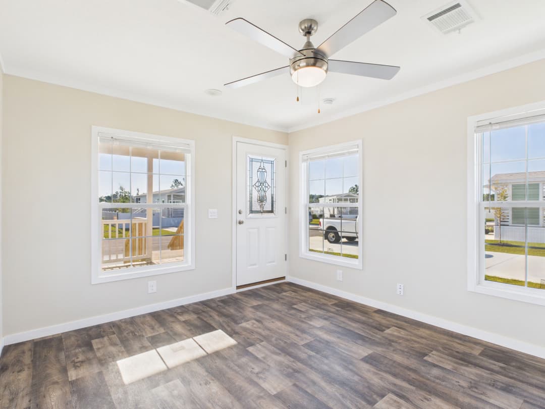 The rose 12401u interior home features