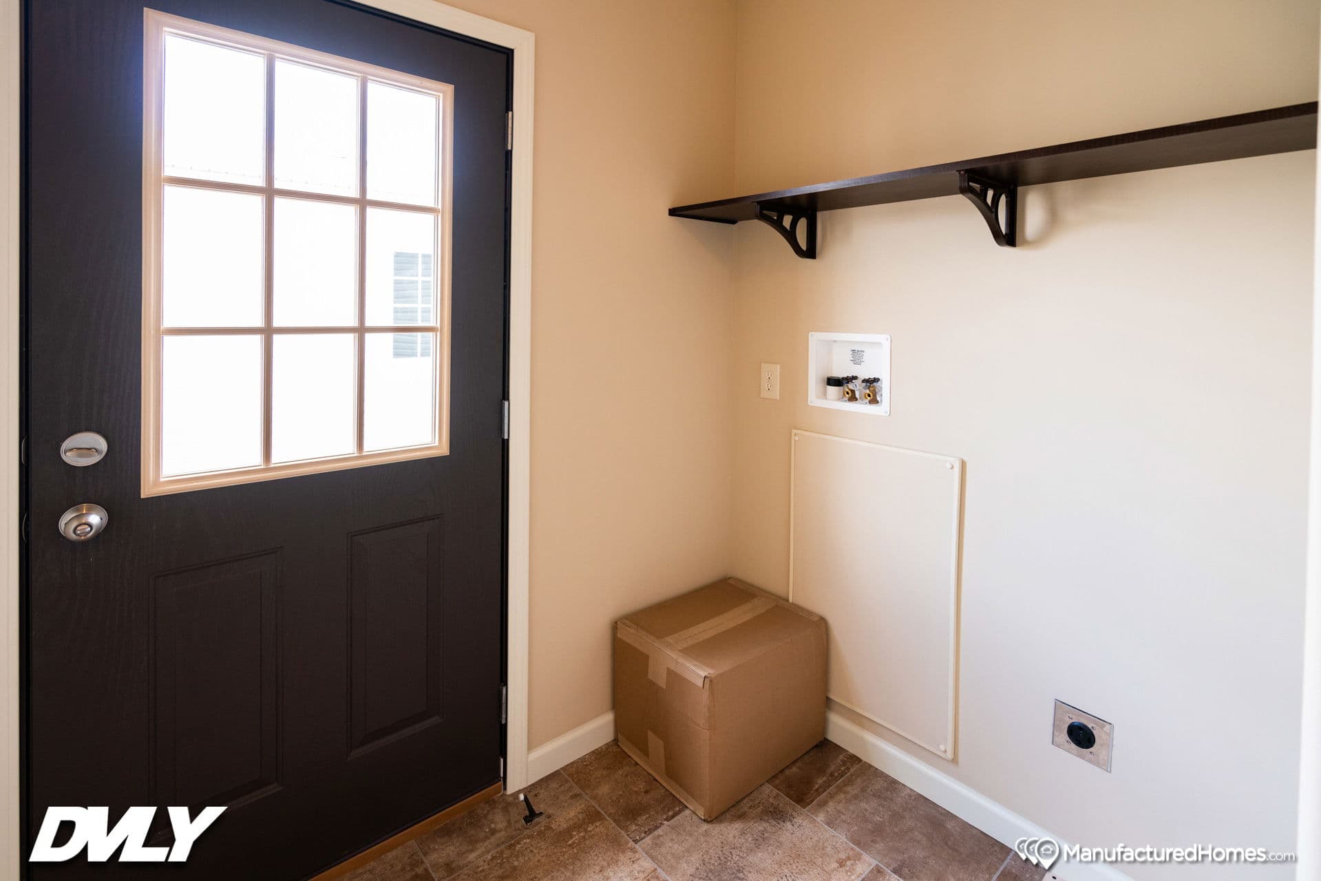 The adriel corner ½ rock fireplace interior home features