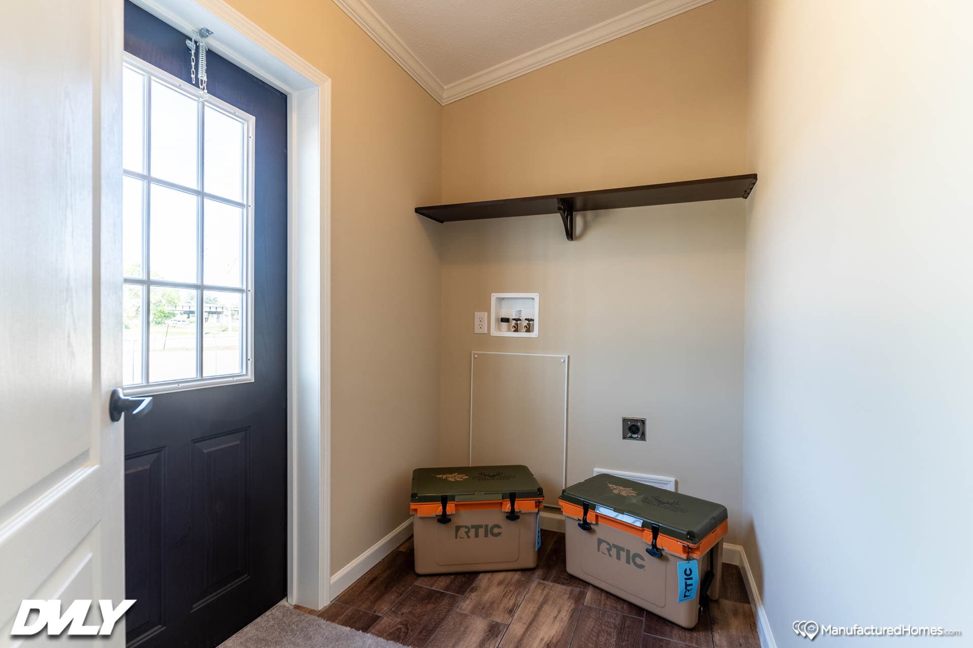 The lodge 4 interior home features