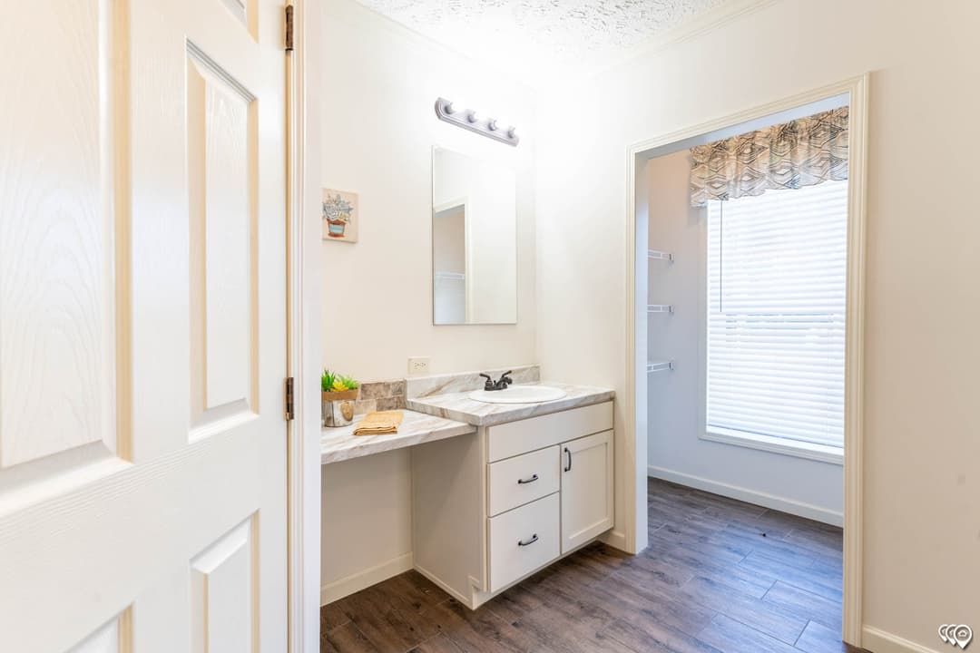 Aimon b bathroom home features