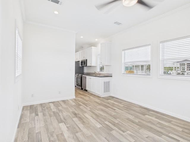 Matilda | ac12401a | hud interior home features