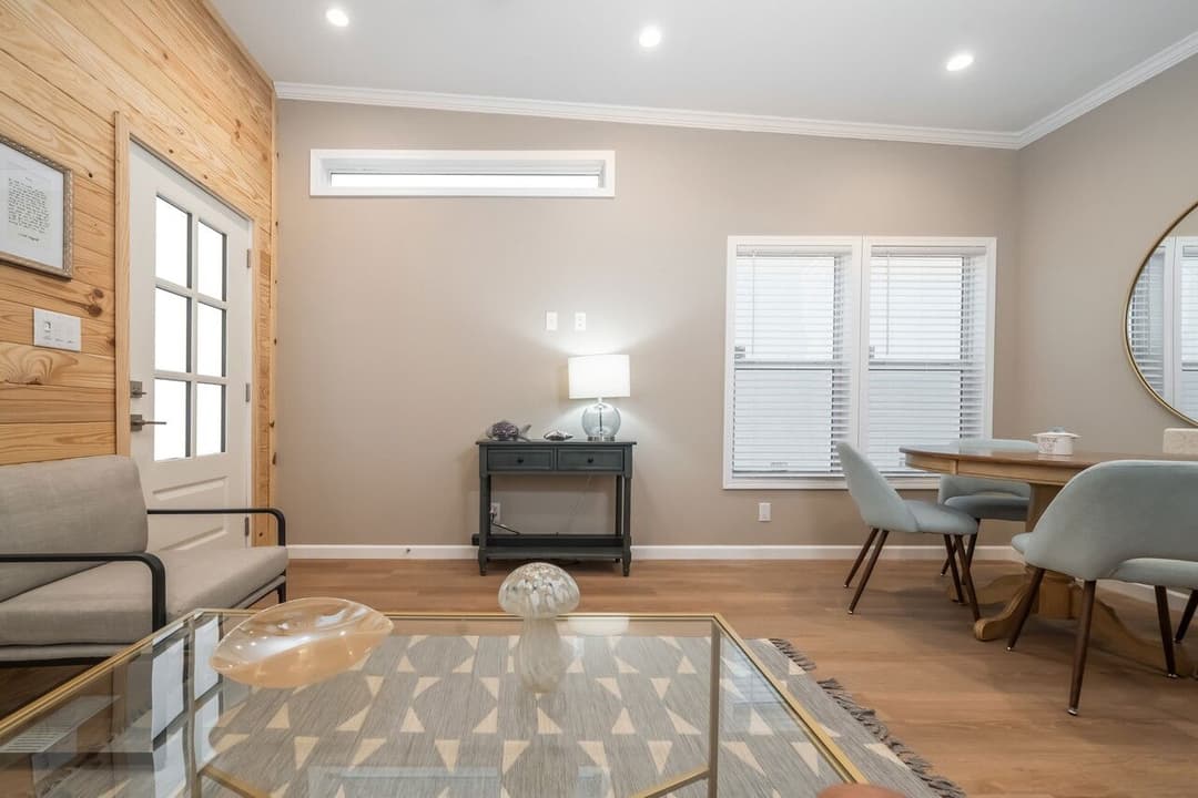 Wedge 13442s interior home features