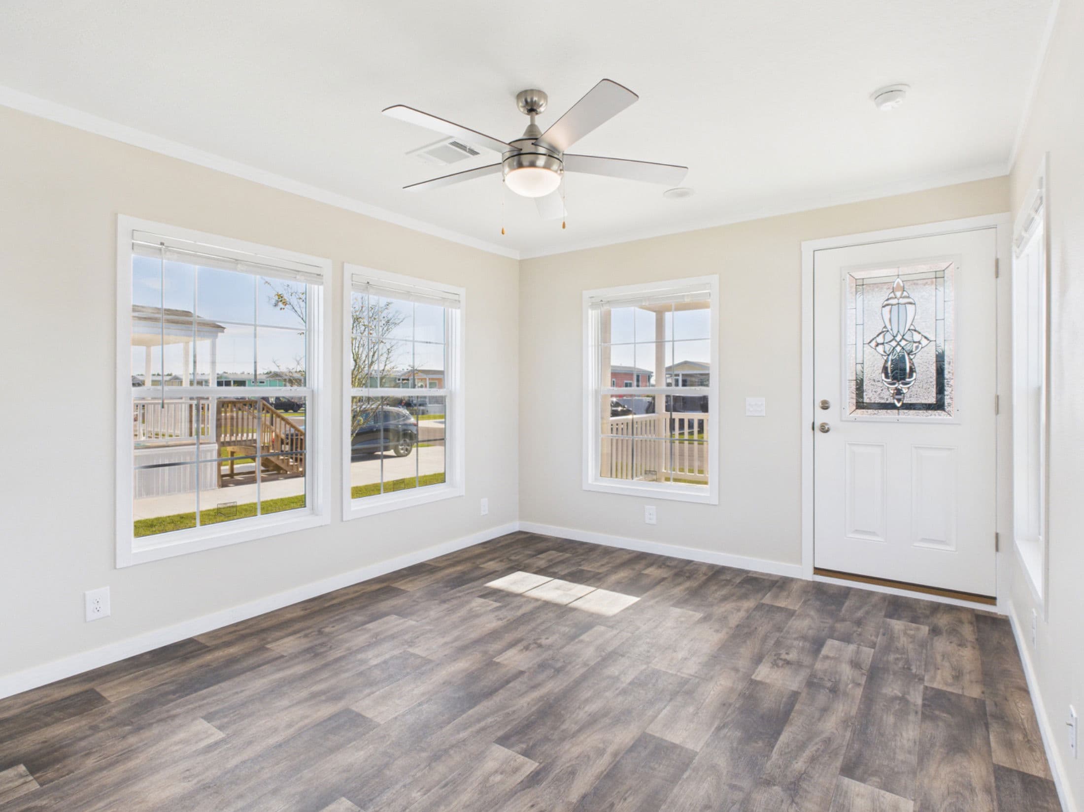 The rose 12401u interior home features