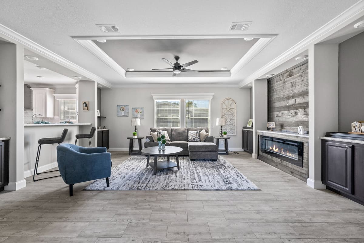 Town manor hero home features