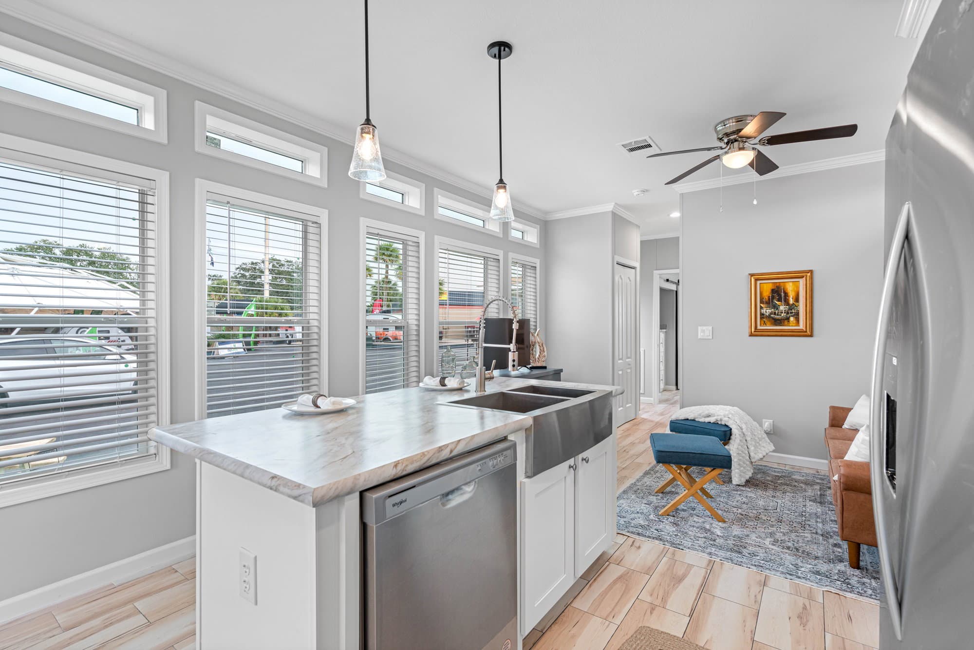 Daisy kitchen home features