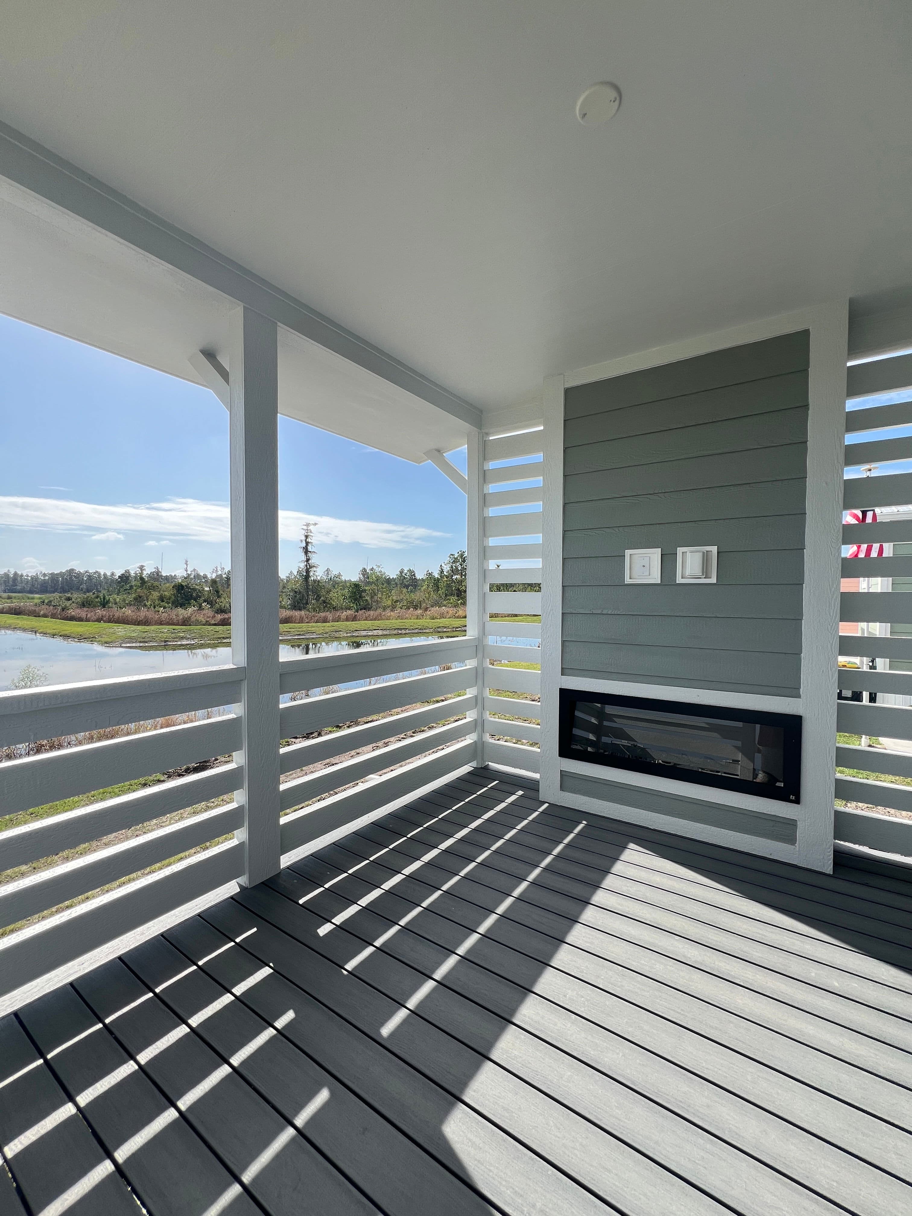 Hawk elite 13381d exterior and bedroom home features