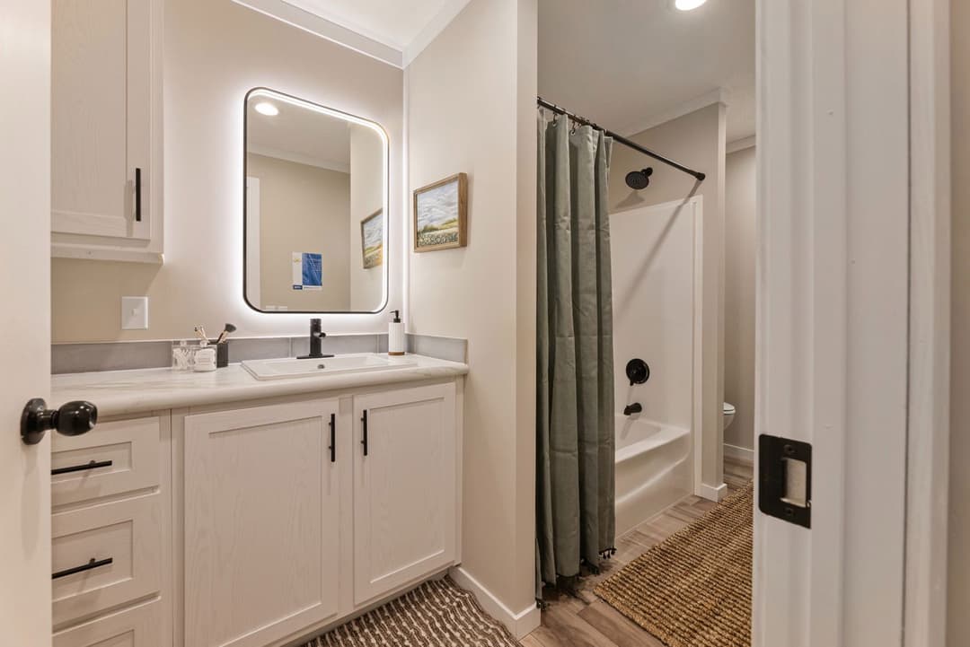 The atmos | 28603n | hud bathroom home features